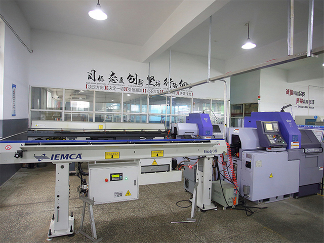 M&aacute;quina de movimenta&ccedil;&atilde;o de n&uacute;cleo CNC