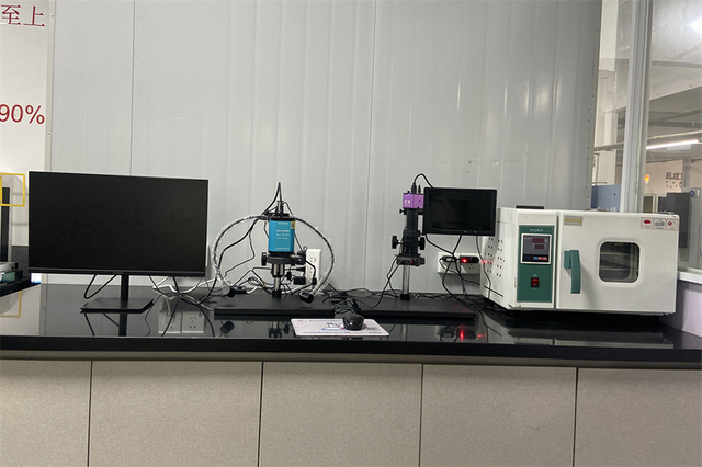 Microscópios e fornos de laboratório